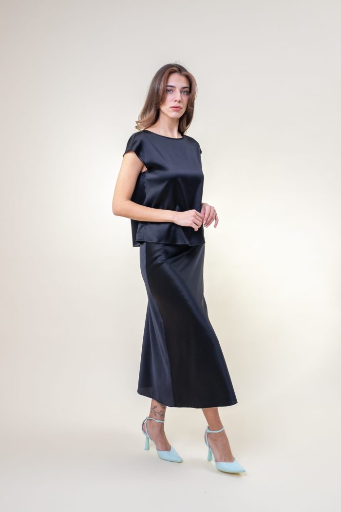Silk Satin Midi Skirt In Black side view Silk Satin Midi Skirt In Black side view